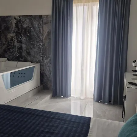 Duomo Luxury Jacuzzi Πανσιόν