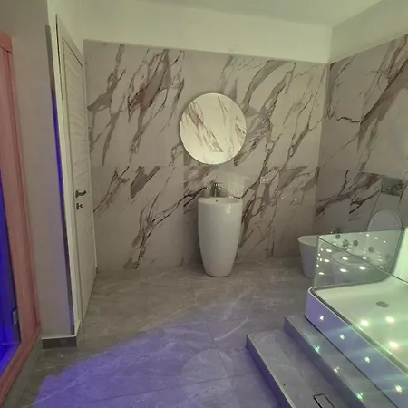 Duomo Luxury Jacuzzi Πανσιόν 4*