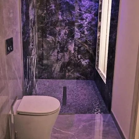 Duomo Luxury Jacuzzi 게스트하우스 4*